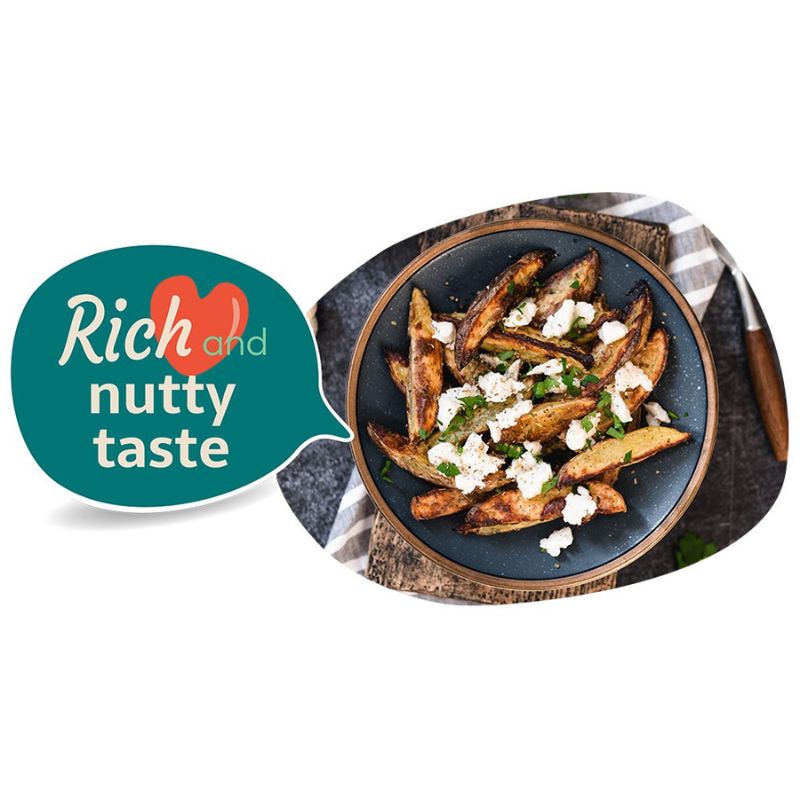 Plate of GREEN VIE Vegan Blue Cheese Flavour Wedge with a speech bubble saying 'Rich and nutty taste' on a white background