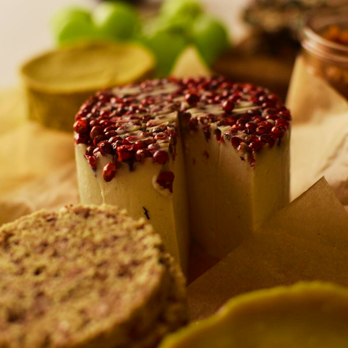 Oyster Leaf Mini Brie With Pink Peppercorn Cheeze - Foodcraft Online Store
